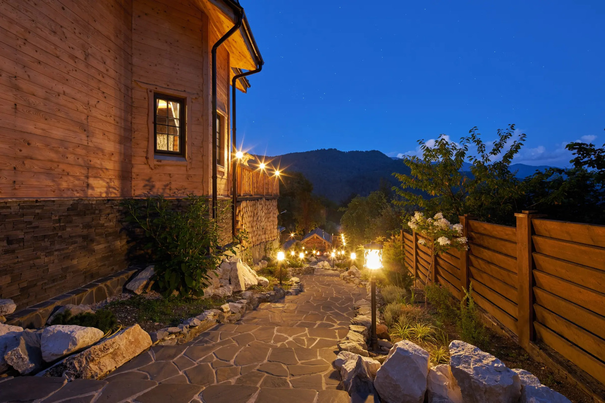 HILLS1200. Резиденция. Глэмпинг. Бани.