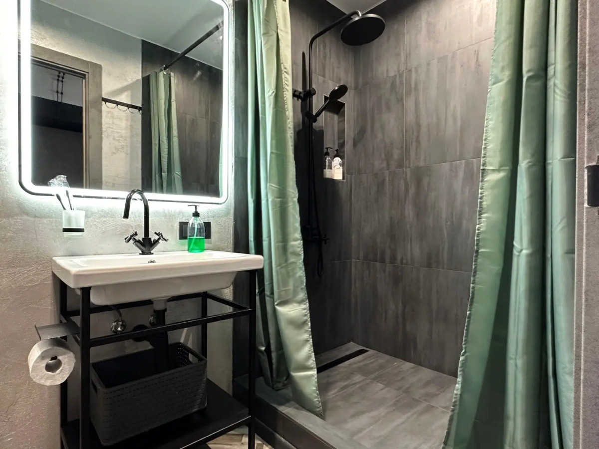 Квартира Двухкомнатная в Стиле Loft с Видом на Бухту Золотой Рог