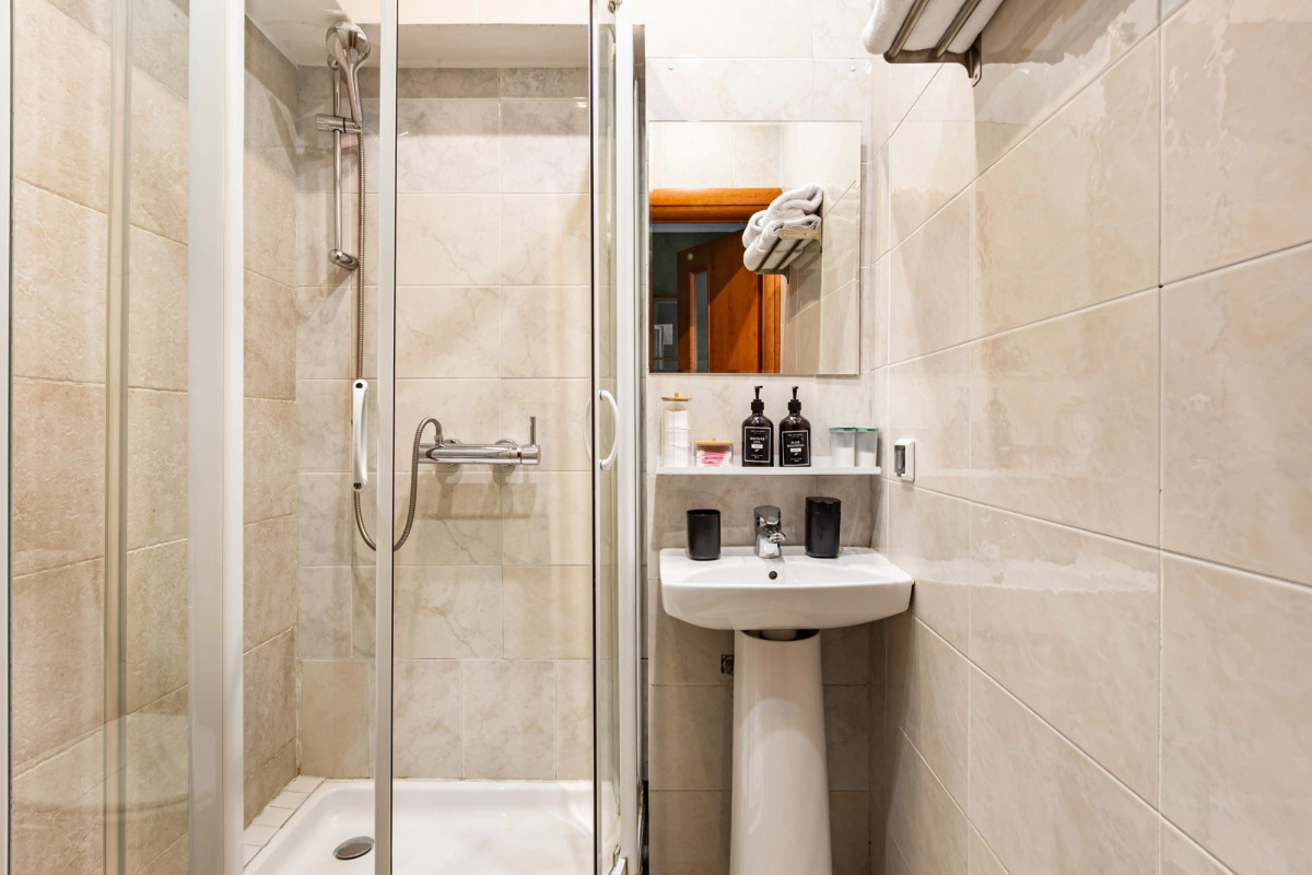 Апартаменты для двоих гостей с 1 кроватью (1 эт или 2 эт)