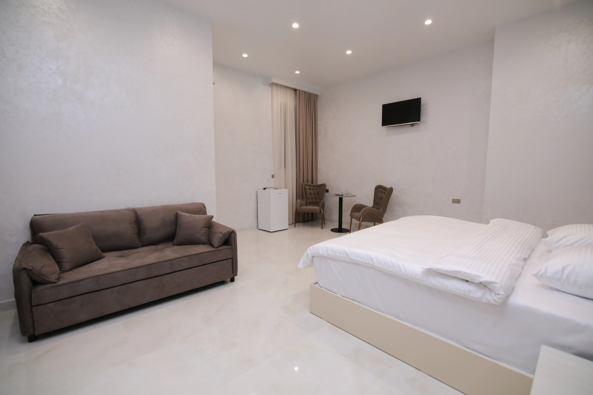 Отель Louvre Home