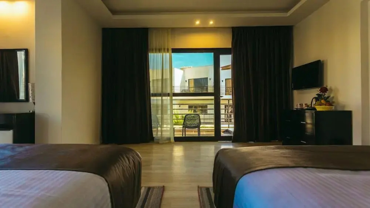 La Rosa Waves Beach - Couple & Families Only