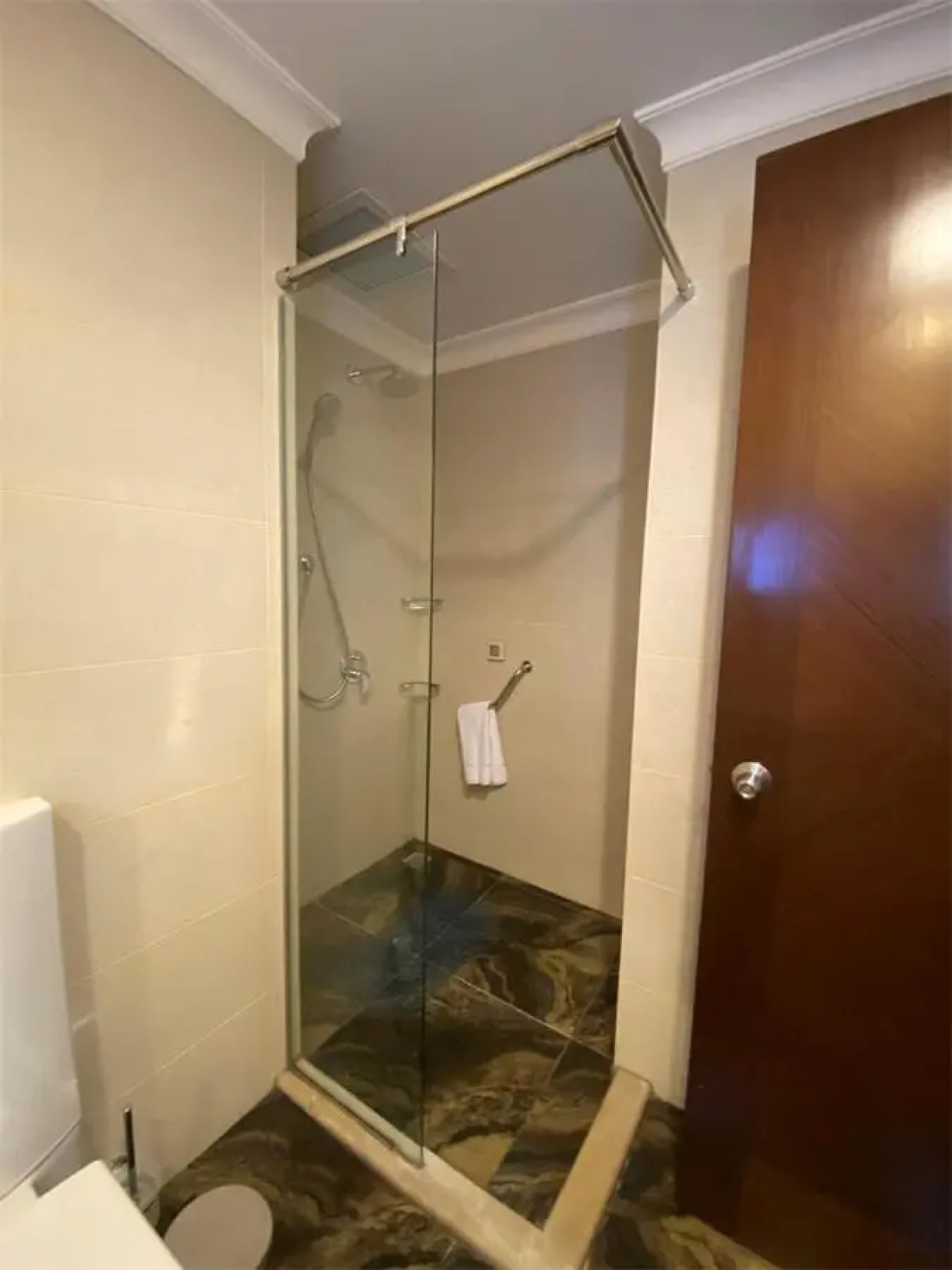 Parkside Hotel & Apartments