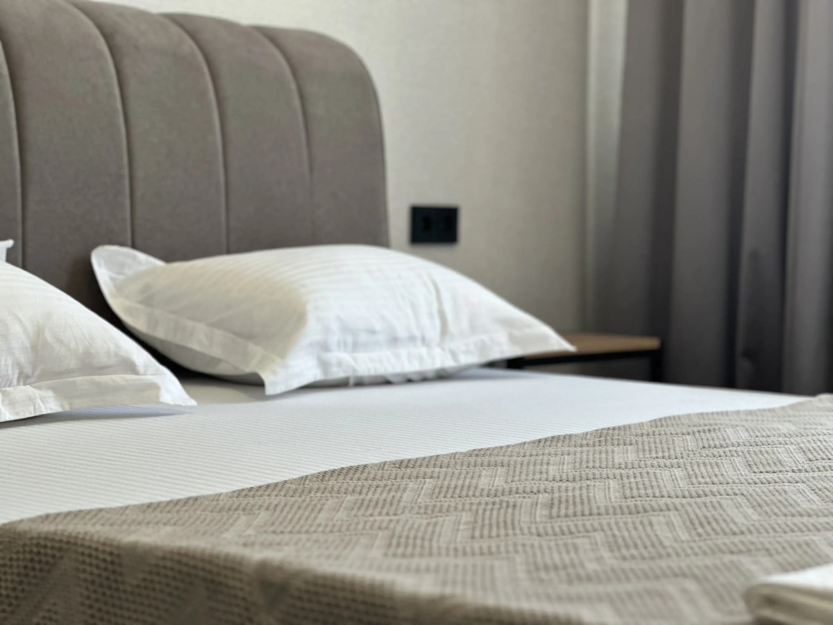 Апартаменты "Эленика" Двухкомнатая квартира в Махачкале с видом на озеро и мечеть