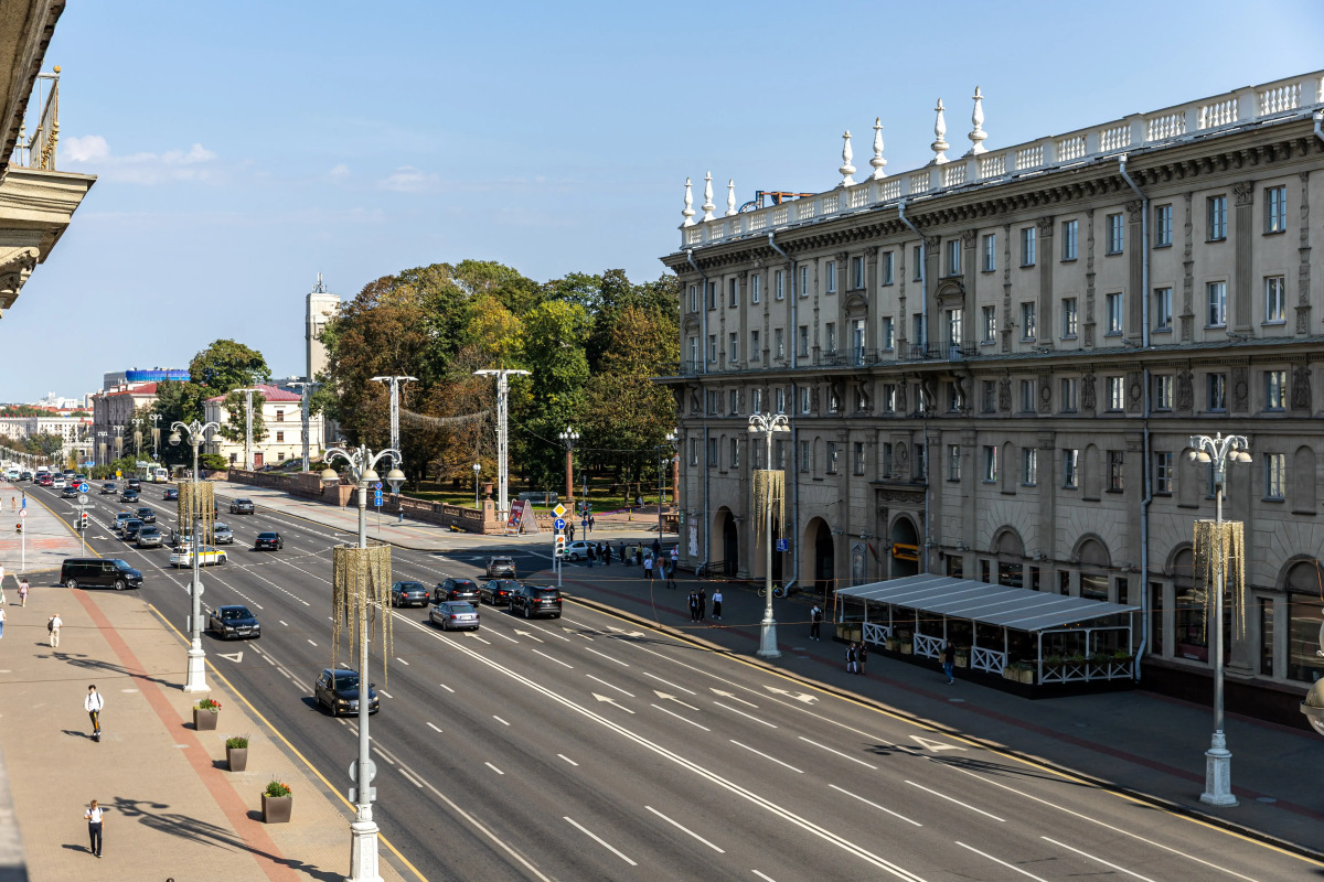 Квартира Трехкомнатная на Проспекте Независимости 23