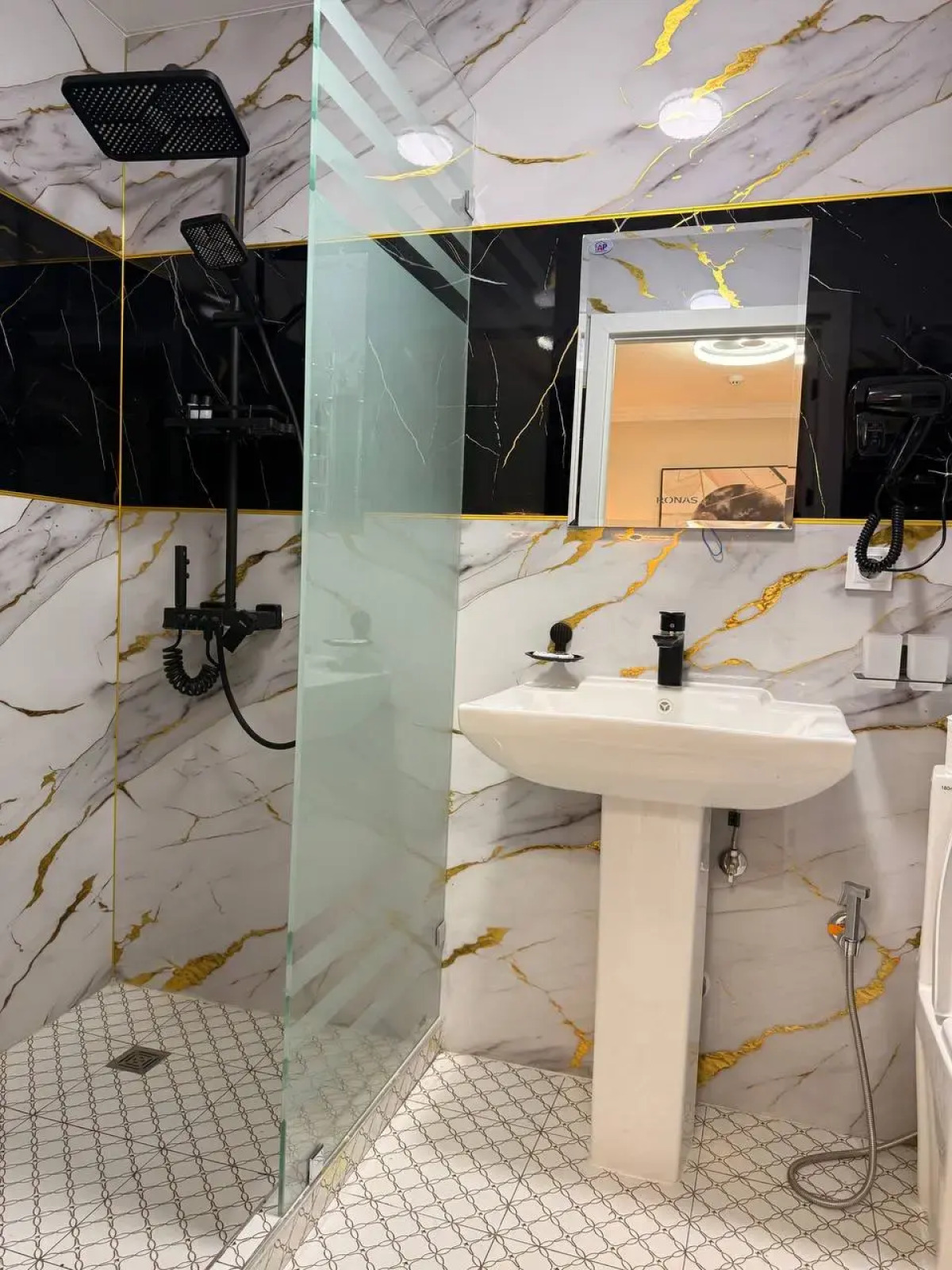 Отель Status Inn