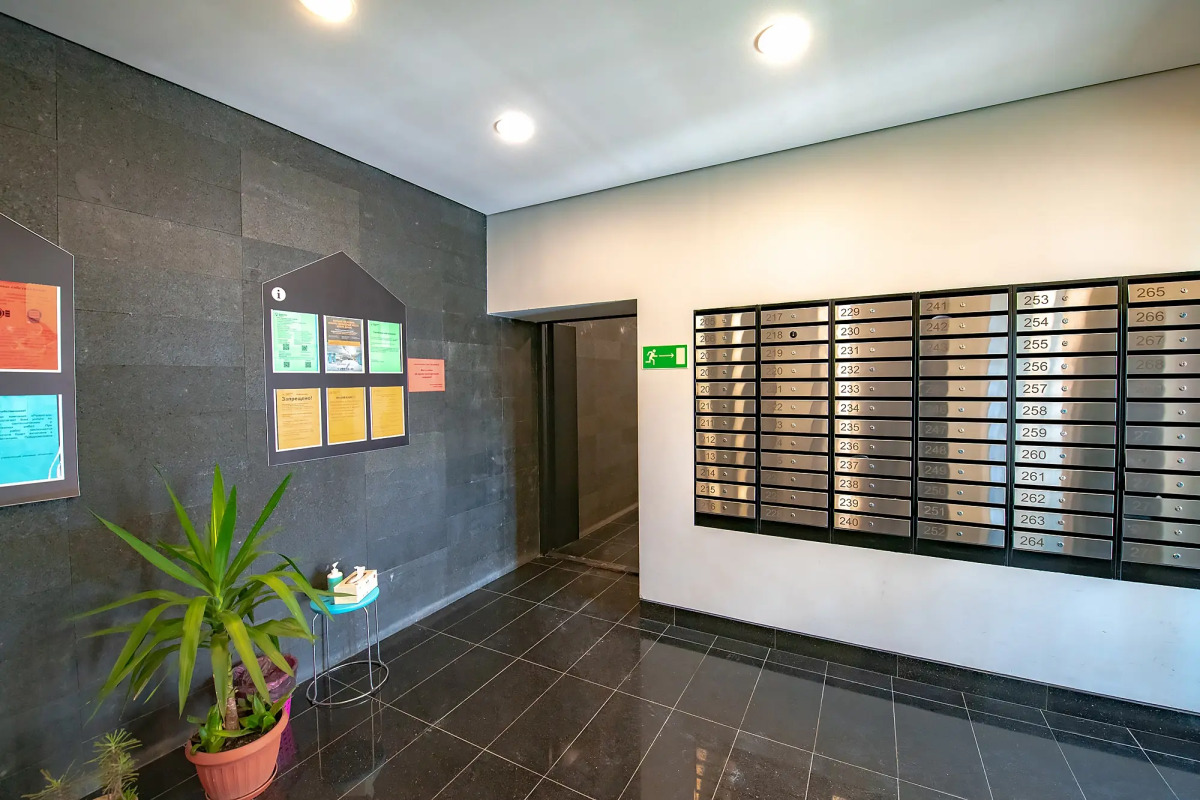 Апартаменты на высоком этаже, рядом с театром и мостом, недалеко от центра. Фастовская 29.