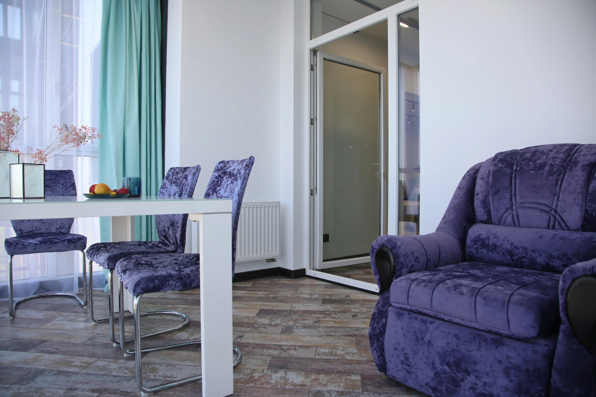 Апартаменты Малевич - мята, лаванда и горький шоколад в интерьере