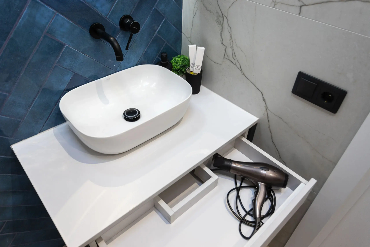 Квартира с Мансардными Окнами и Видом на Море