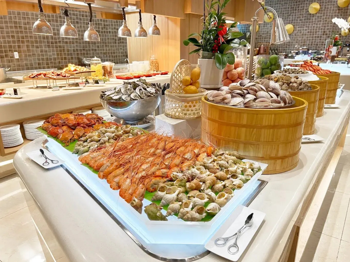 Отель Holiday Inn & Suites Saigon Airport