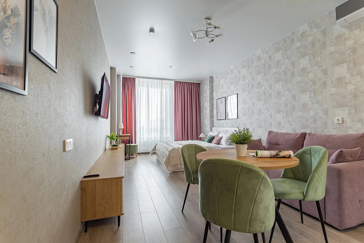 Апартаменты Просторная студия в центре на ул. Горького 23а Сова-Дом