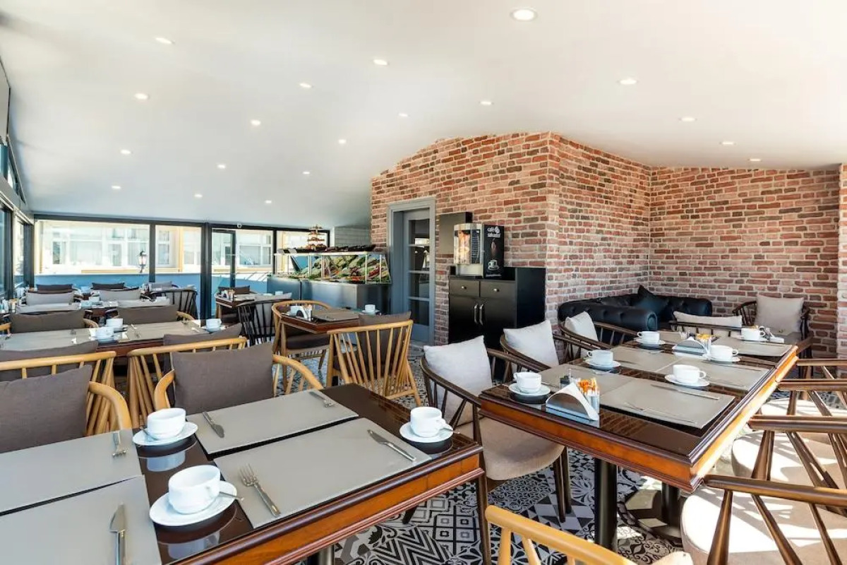 Отель Interstar