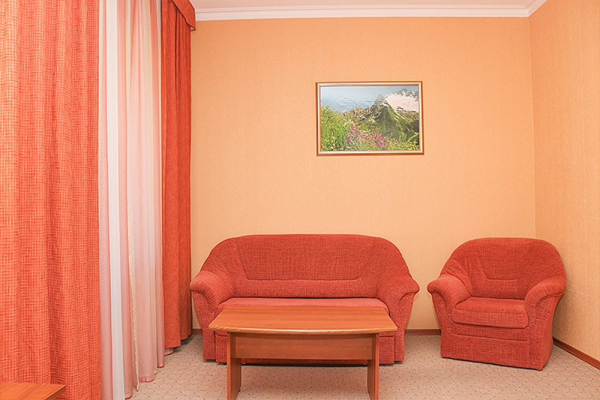 Отель NATIONAL Dombay