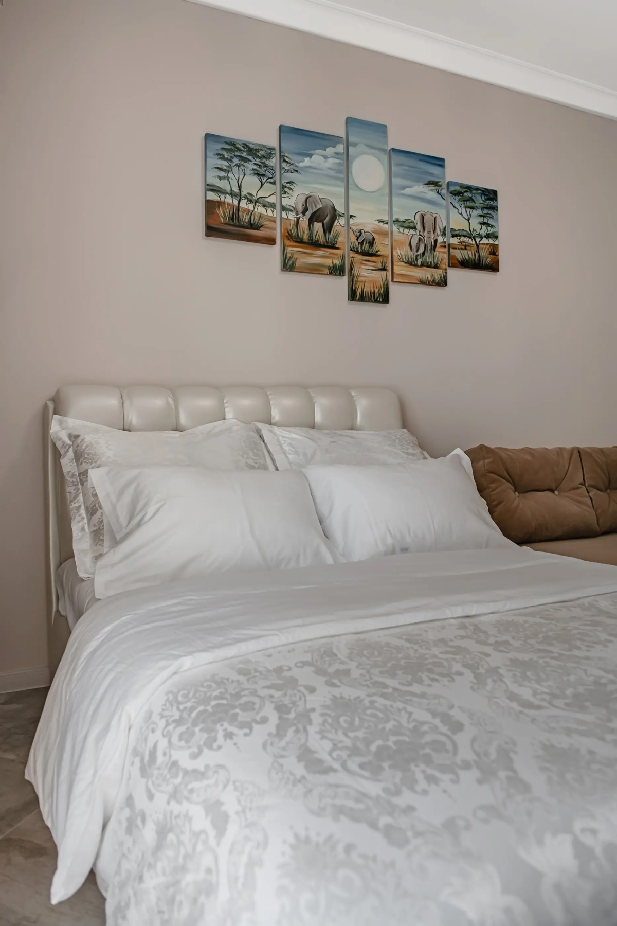 Апартаменты Студия у Станции Метро Грушевка