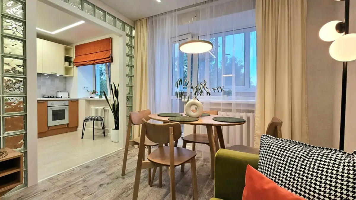 Квартира у Озера Кабан: Стильный Ремонт и Идеальное Расположение!