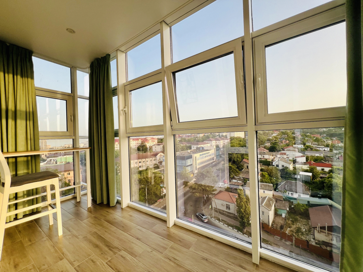 Апартаменты UzorApart Очаровательная студия в центре с потрясающим видом на закат