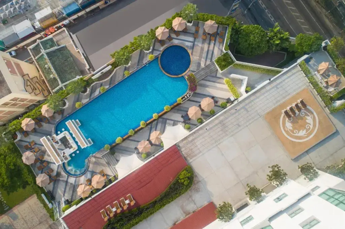 Отель The Berkeley Hotel Pratunam