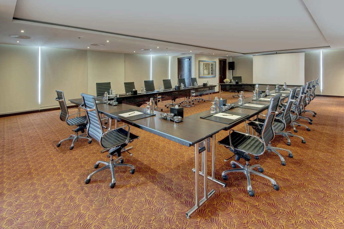 Отель Two Seasons Hotel & Apartments