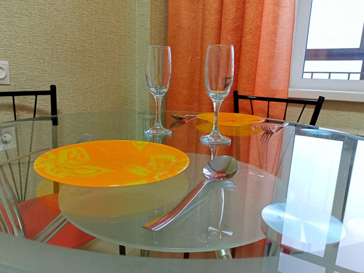 Квартира Кирова 120А оранжевая квартира