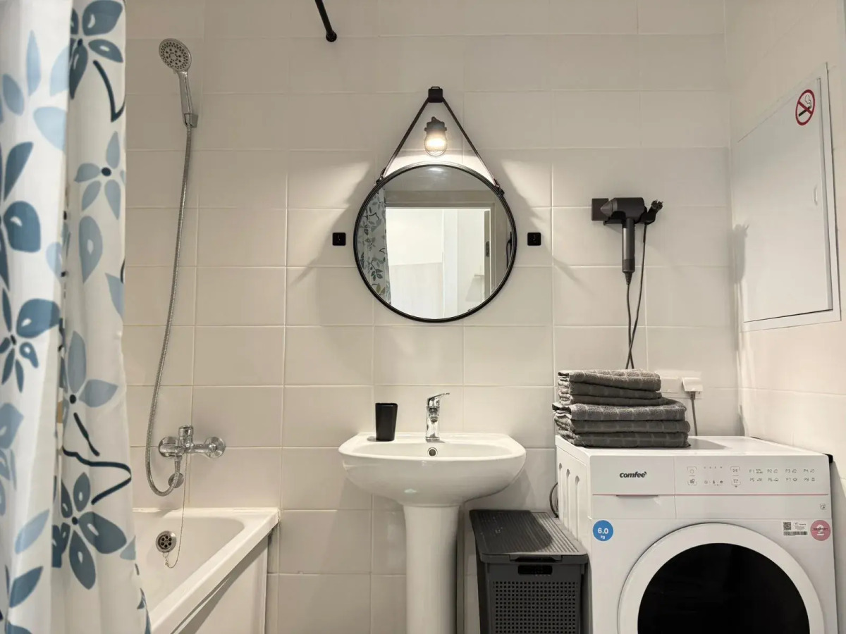 Квартира Двухкомнатная просторная и уютная ArtApart