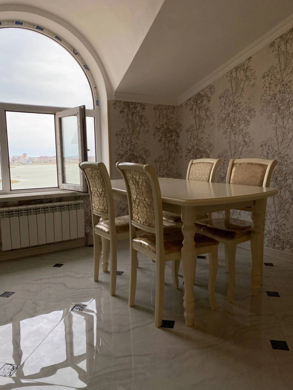 Квартира с Видом на Озеро Акгёль