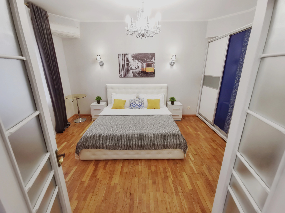 Апартаменты M.O.O.N. APARTMENTS Zenkova 86