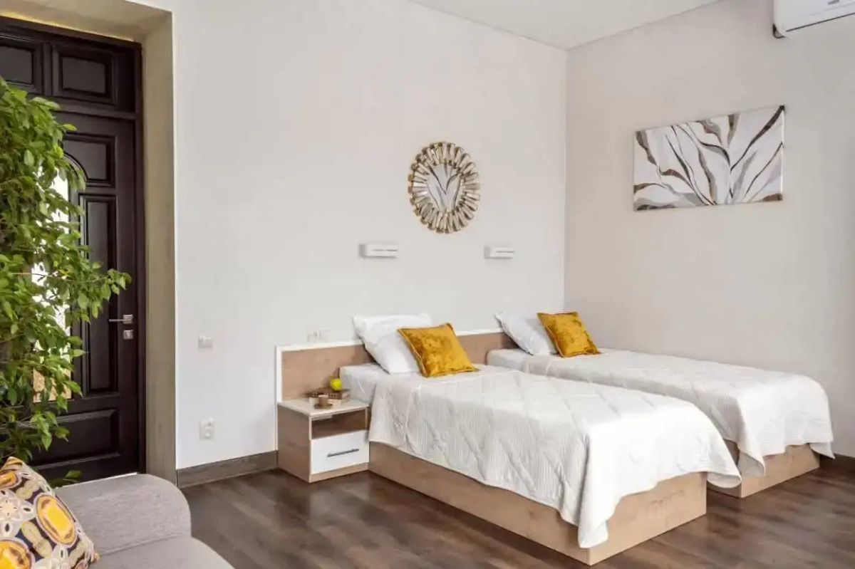 Квартира c Двумя Раздельными Спальнями и Балконом в Центре от Piligrim kmv