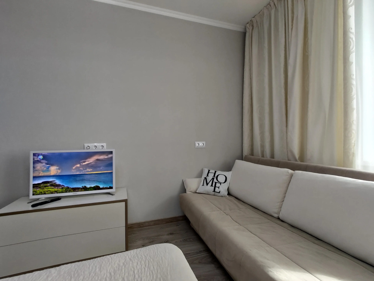 Жилое помещение 2-к квартира у метро Молодежная с яркими закатами