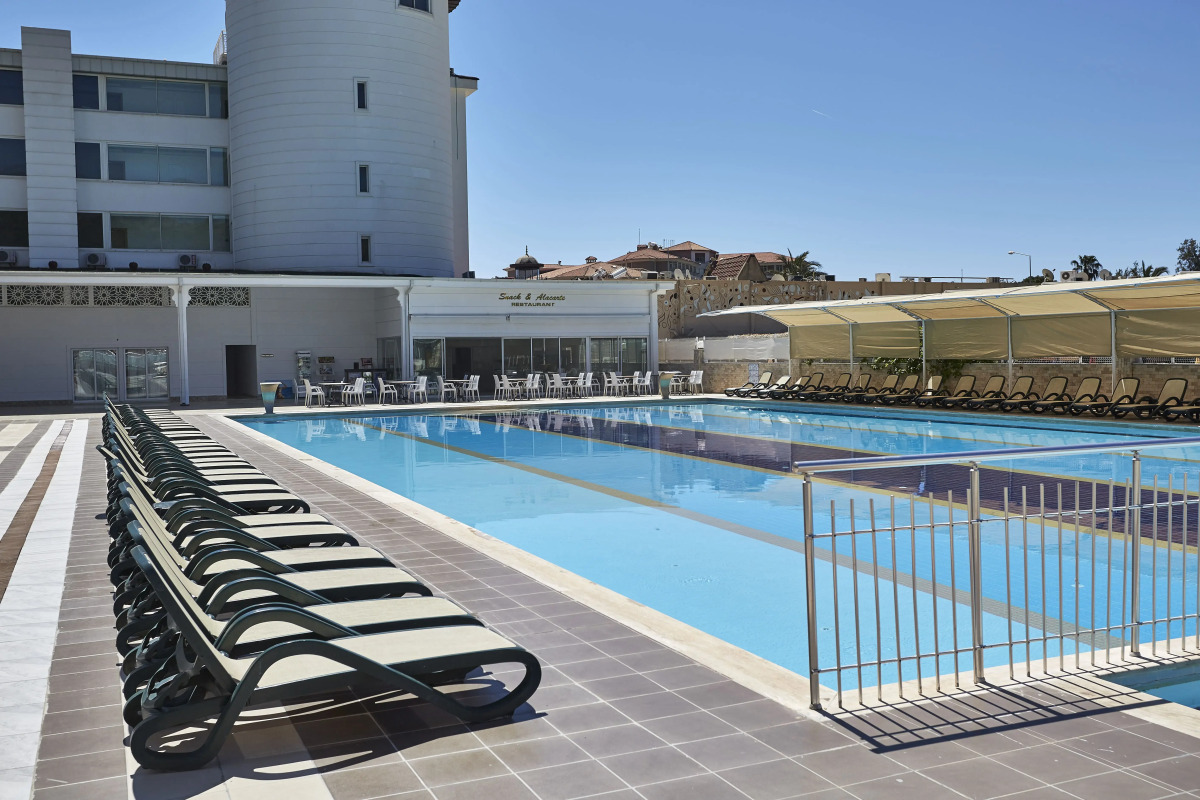 Отель Royal Towers Kiris