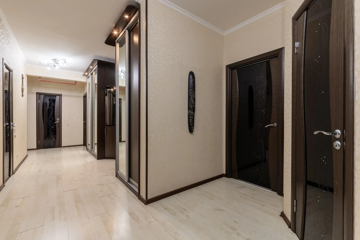 Апартаменты с 3 спальнями на Моисеенко 5 - 8 человек