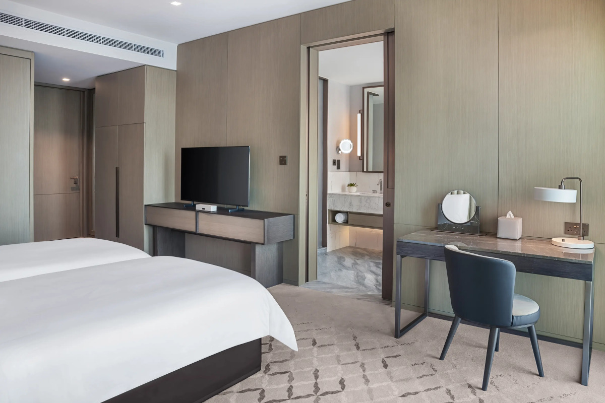 Address Grand Creek Harbour Hotel