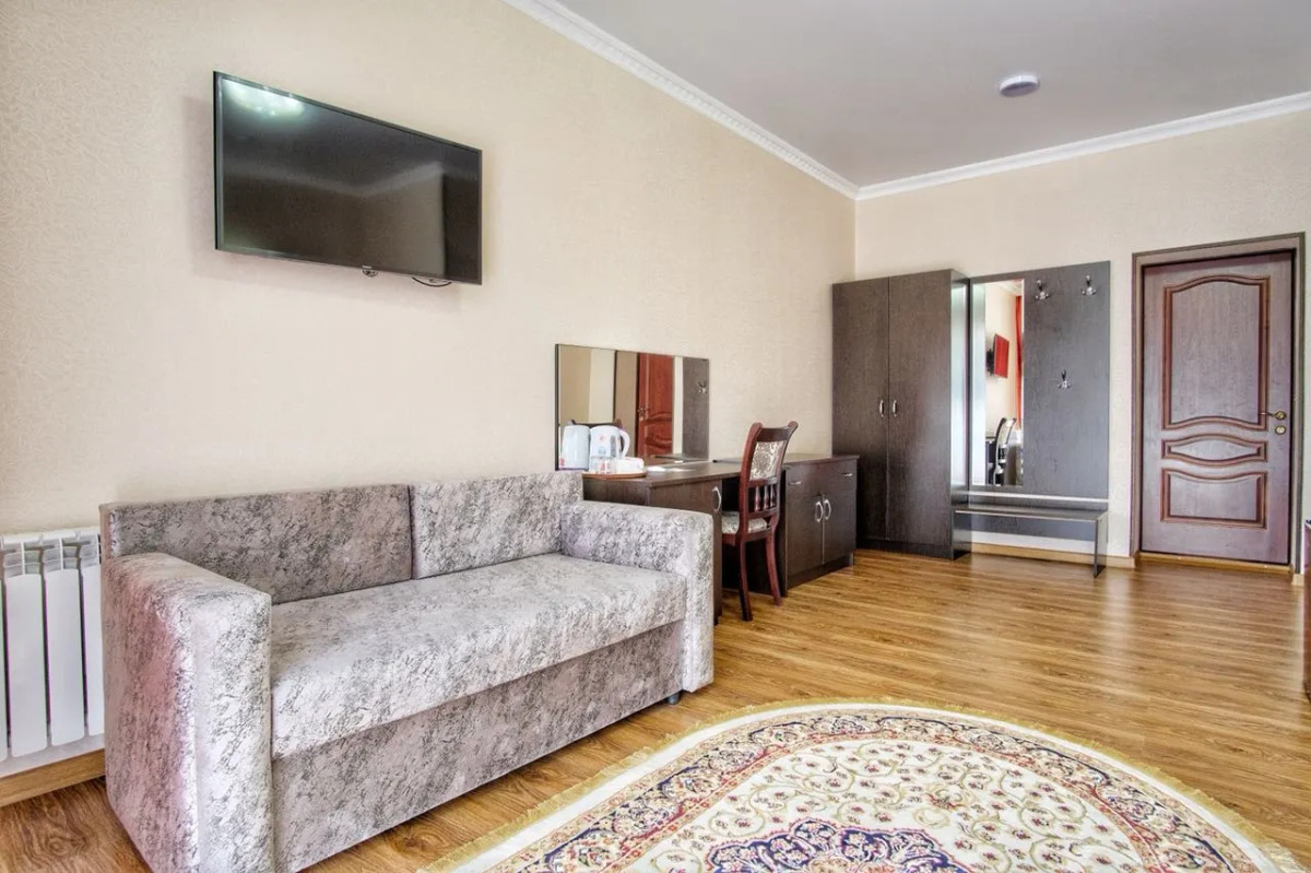 Отель Кавказ