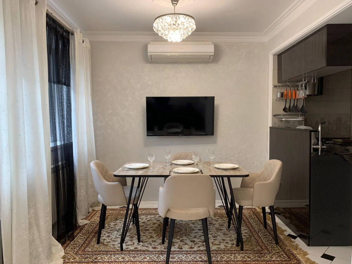 Апартаменты "Эленика" 2-х комнатная Квартира с выходом в парк в Центре города