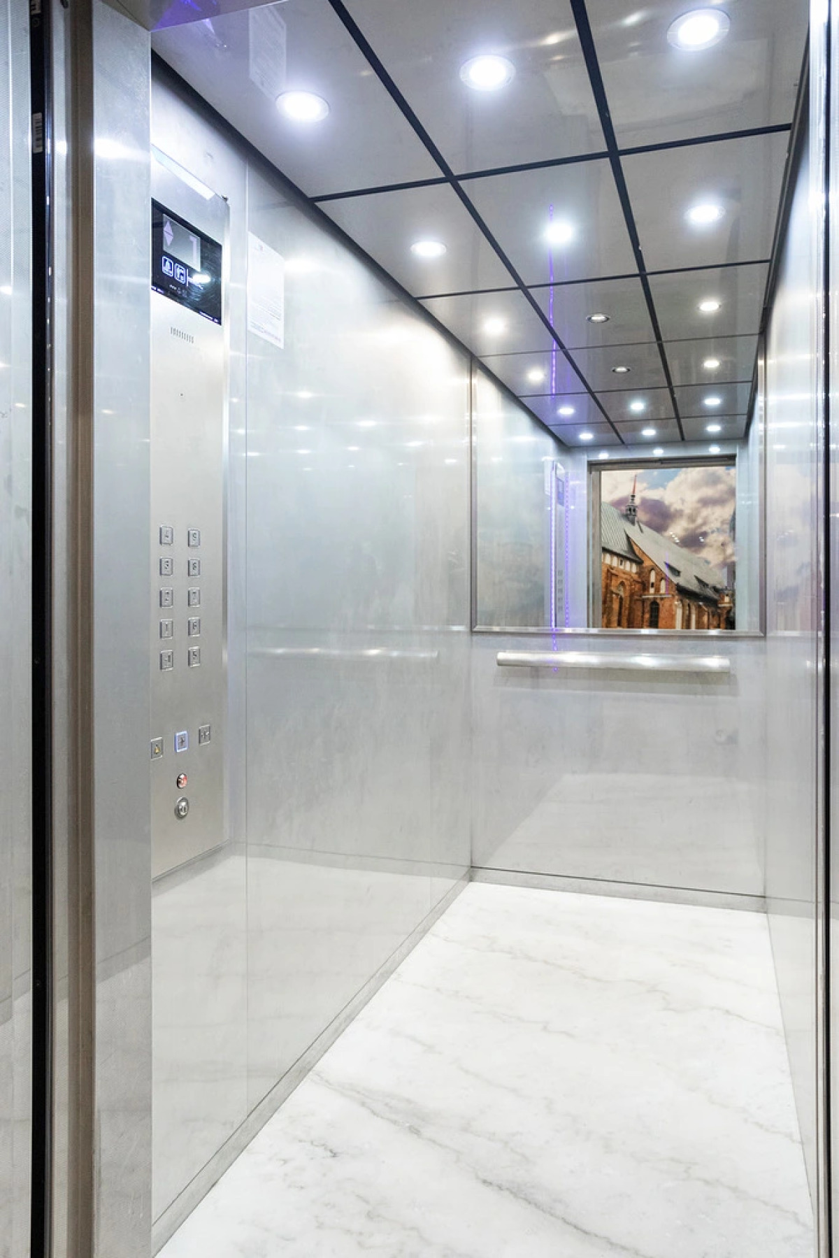 Апартаменты Алиса в Центре на Уральской 20