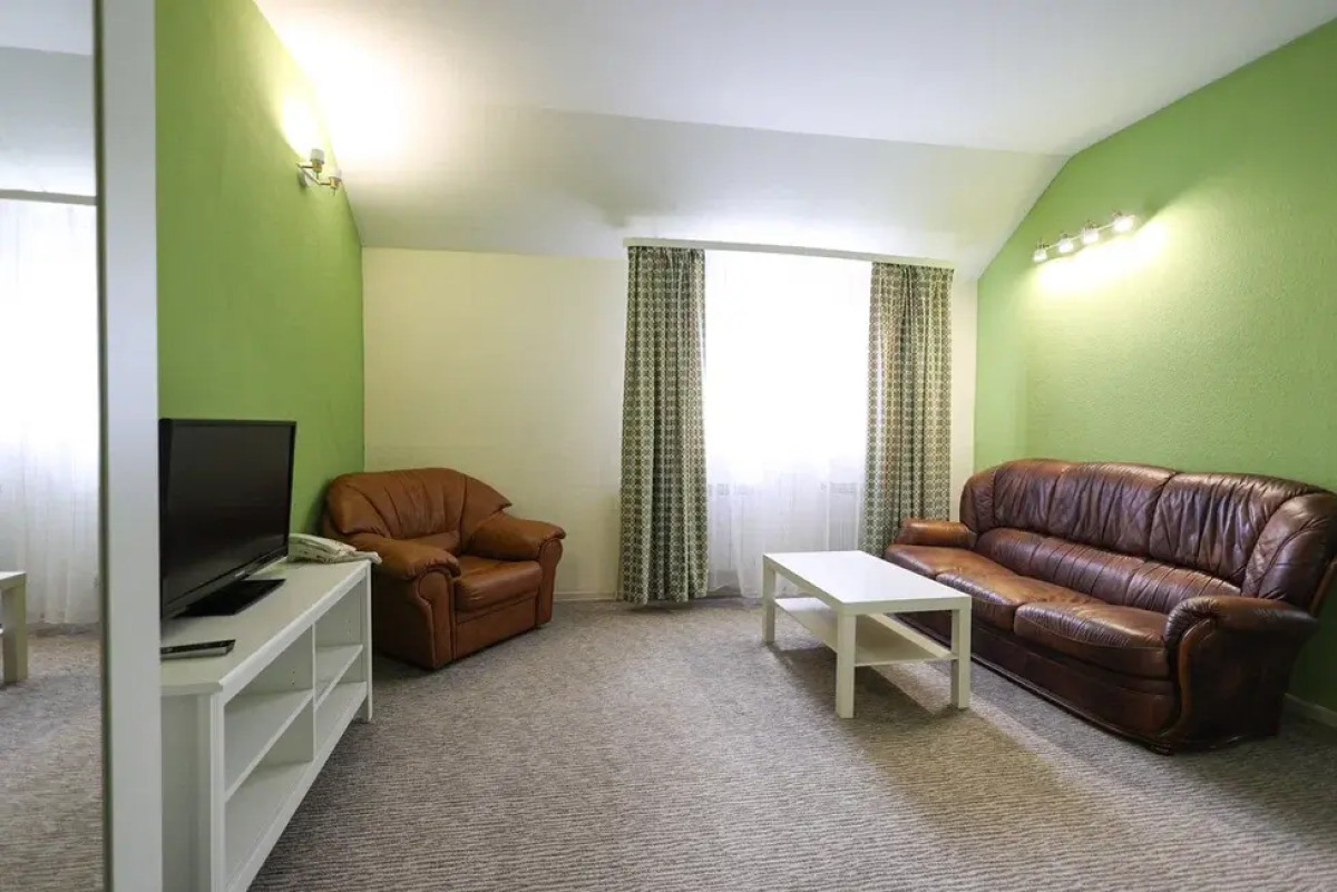 Отель Монарх