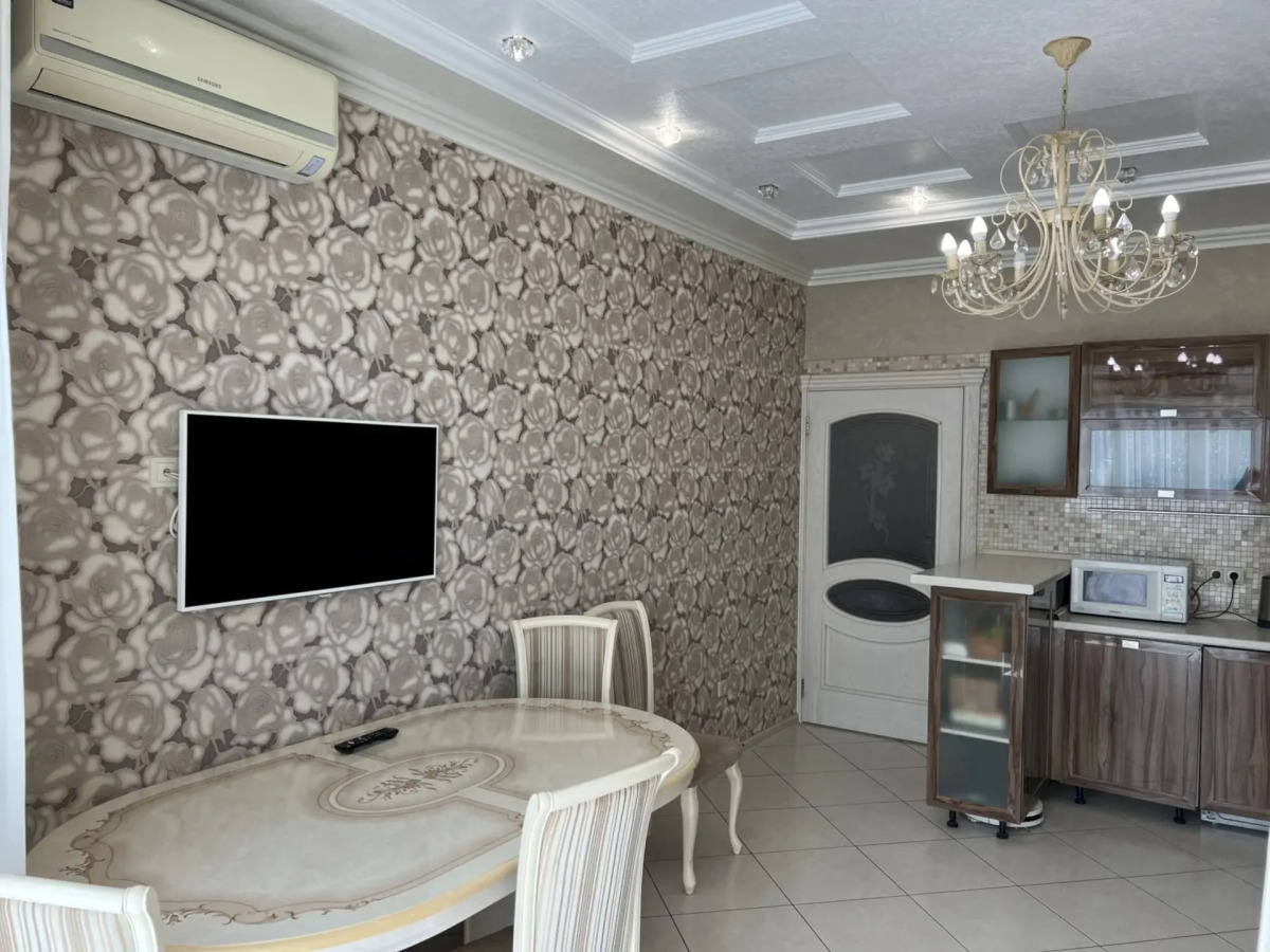 Квартира 8 Просторная 2-к в р-не Дельфинария - до моря 10 мин