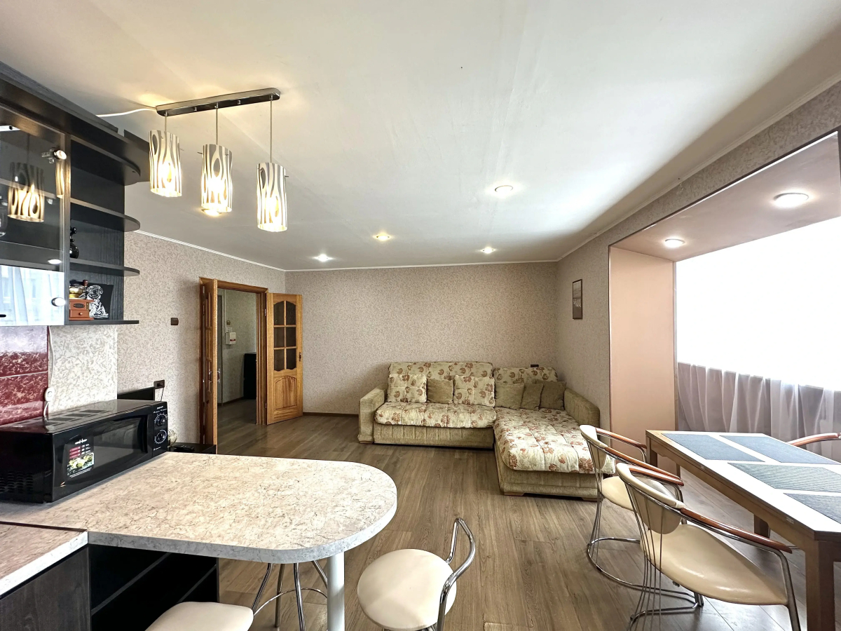 Апартаменты 3х комн на Бестужева 15 в 10 минутах от ЖД вокзала