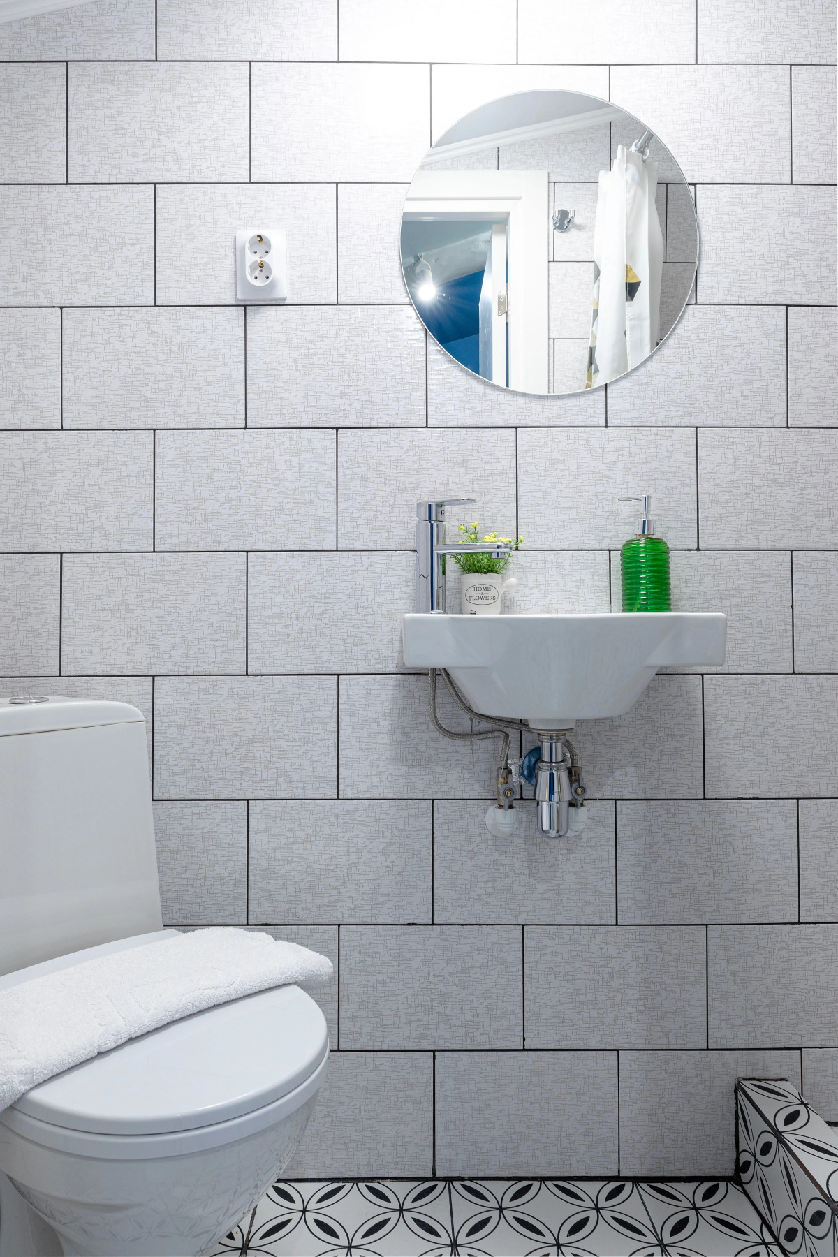 Апартаменты в мансарде LeoHotels на Лоцманской, 20