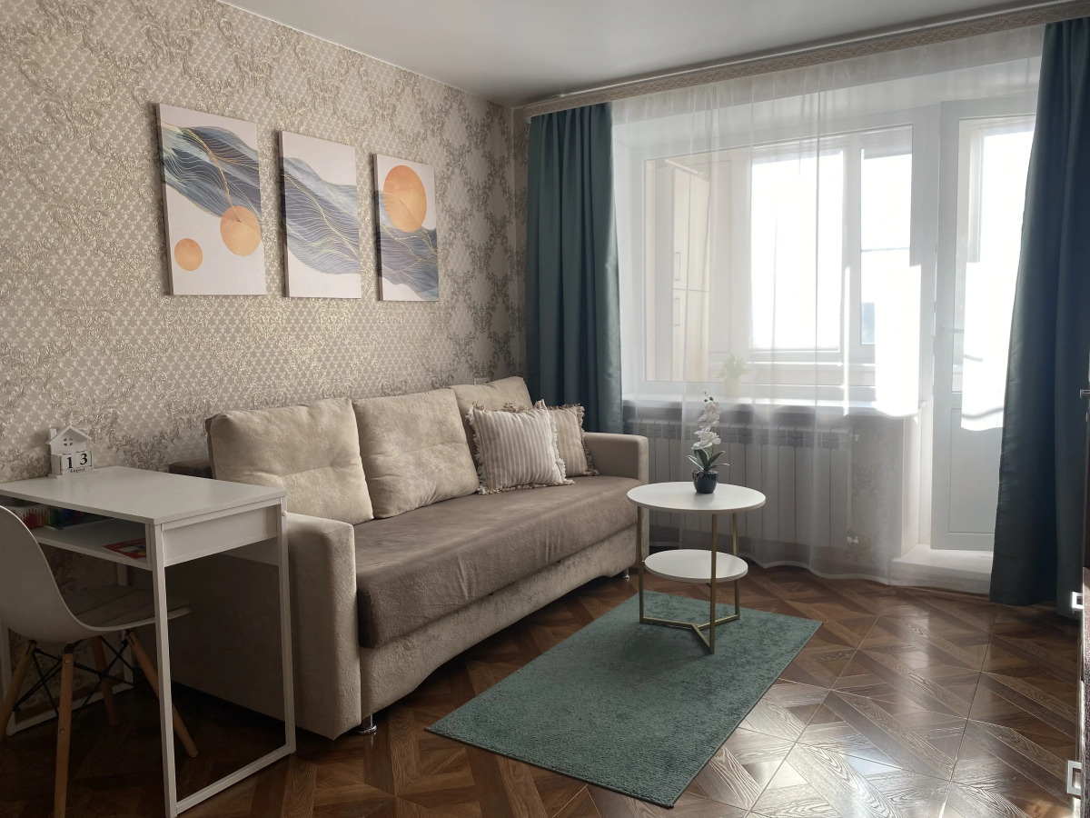 Квартира Уютная квартира с камином и лоджией на Ветеранов