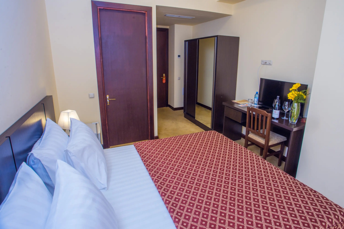 Отель Ani Central Inn