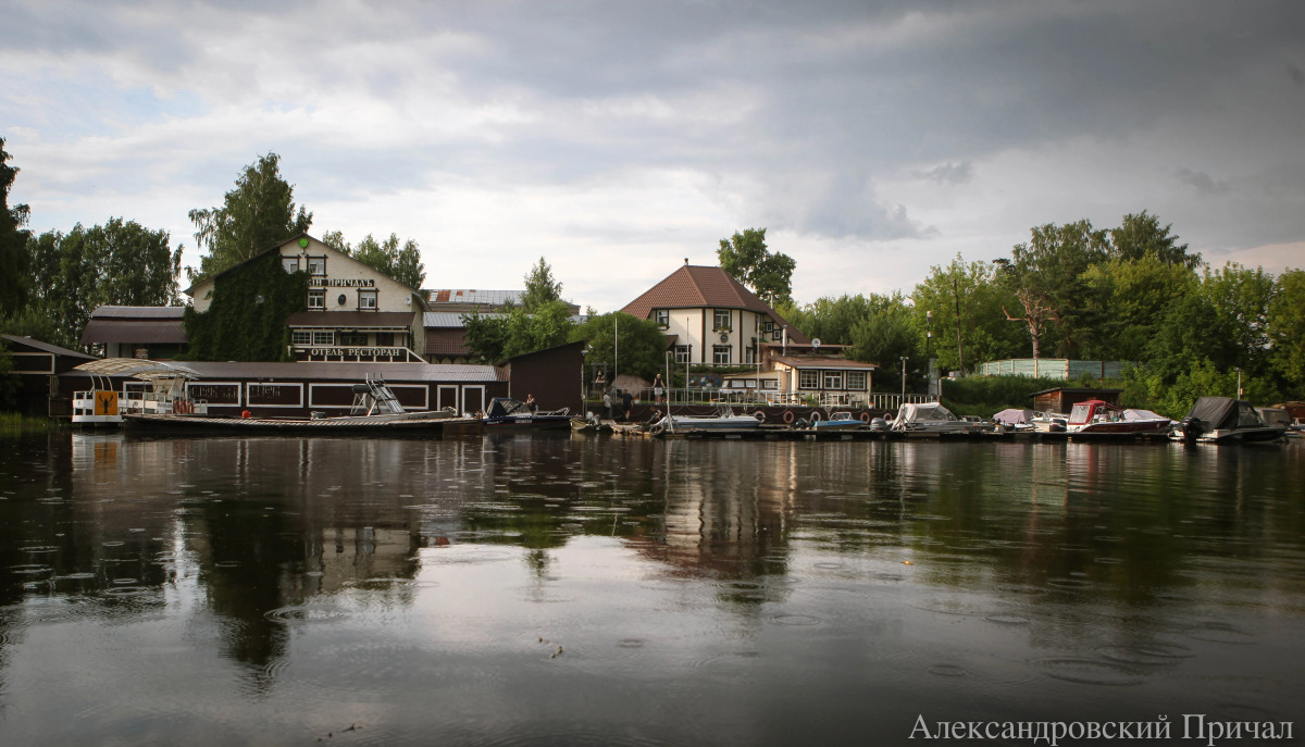 Отель Гостиничный рыболовно-охотничий комплекс Александровский Причал