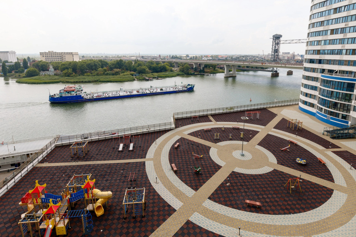 Апартаменты двухкомнатные LUX с видом на ДОН №10