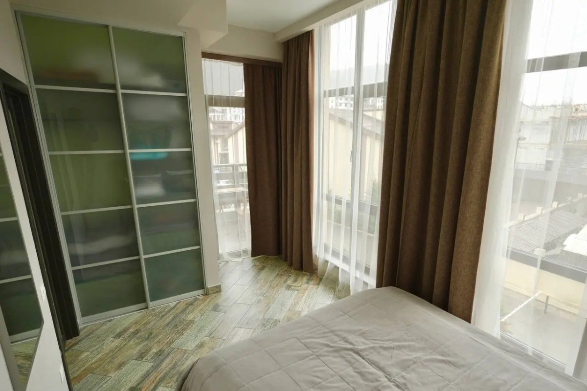 Квартира Огромная трехкомнатная квартира напротив подъемника