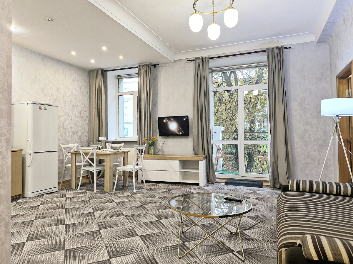 Апартаменты Карла Макса 8