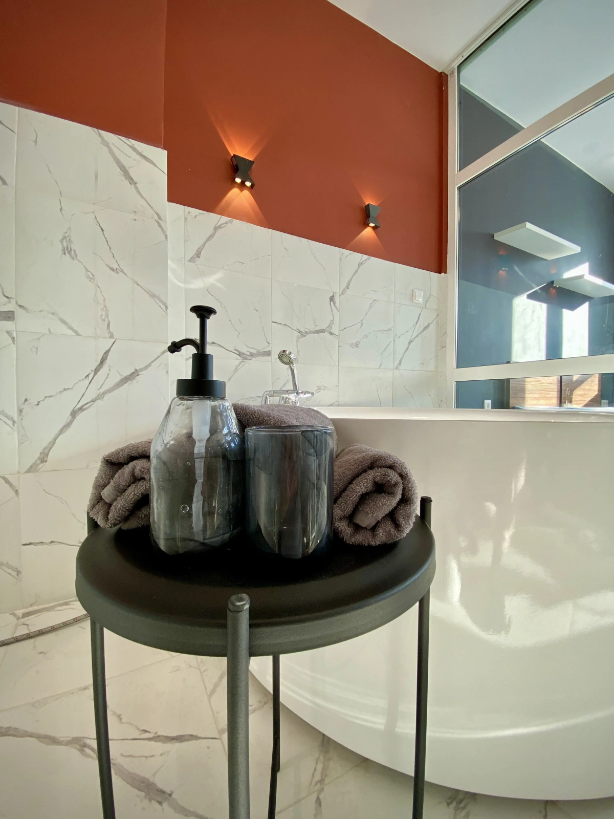 Квартира Стильная студия в центре с круглой ванной