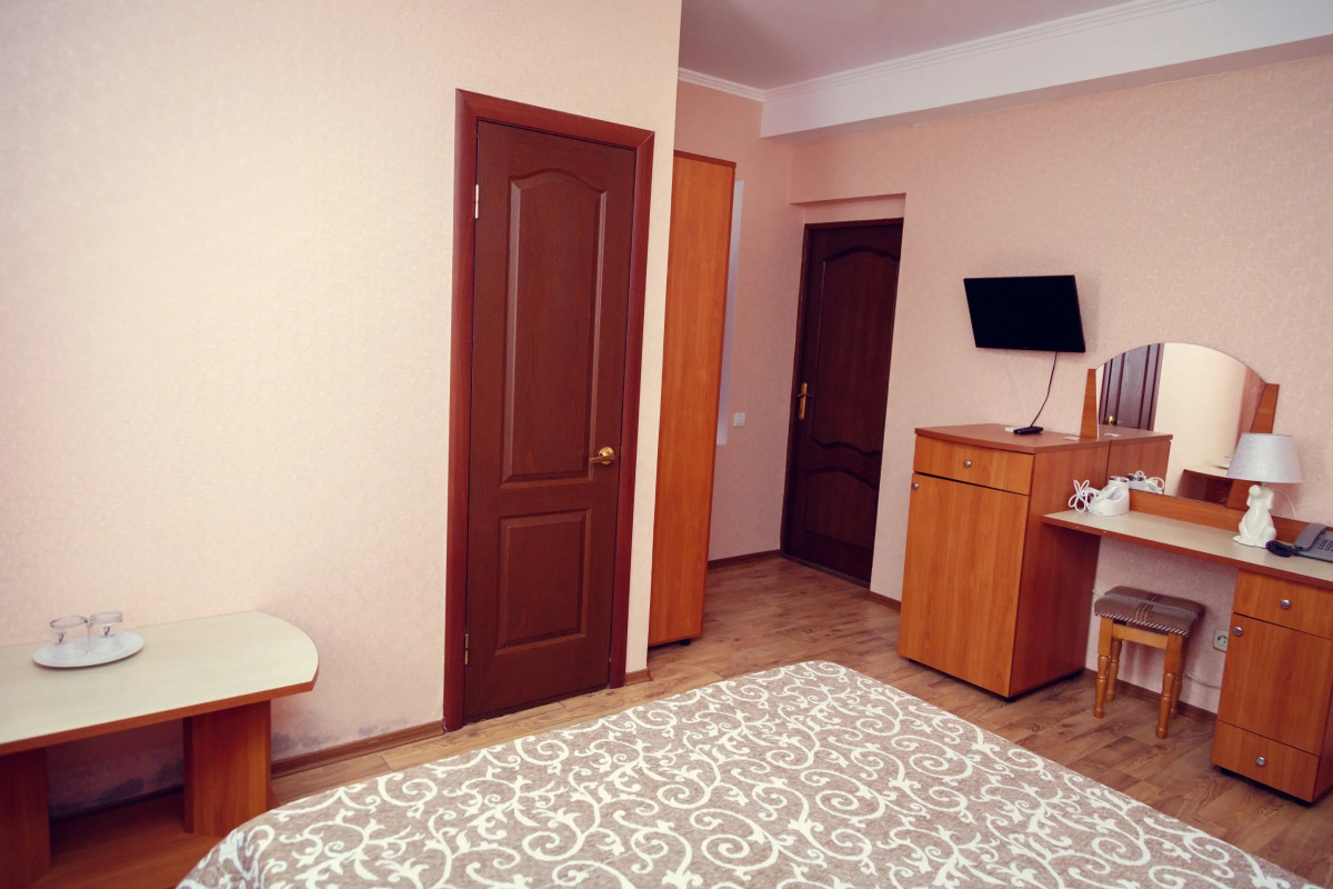 Отель София