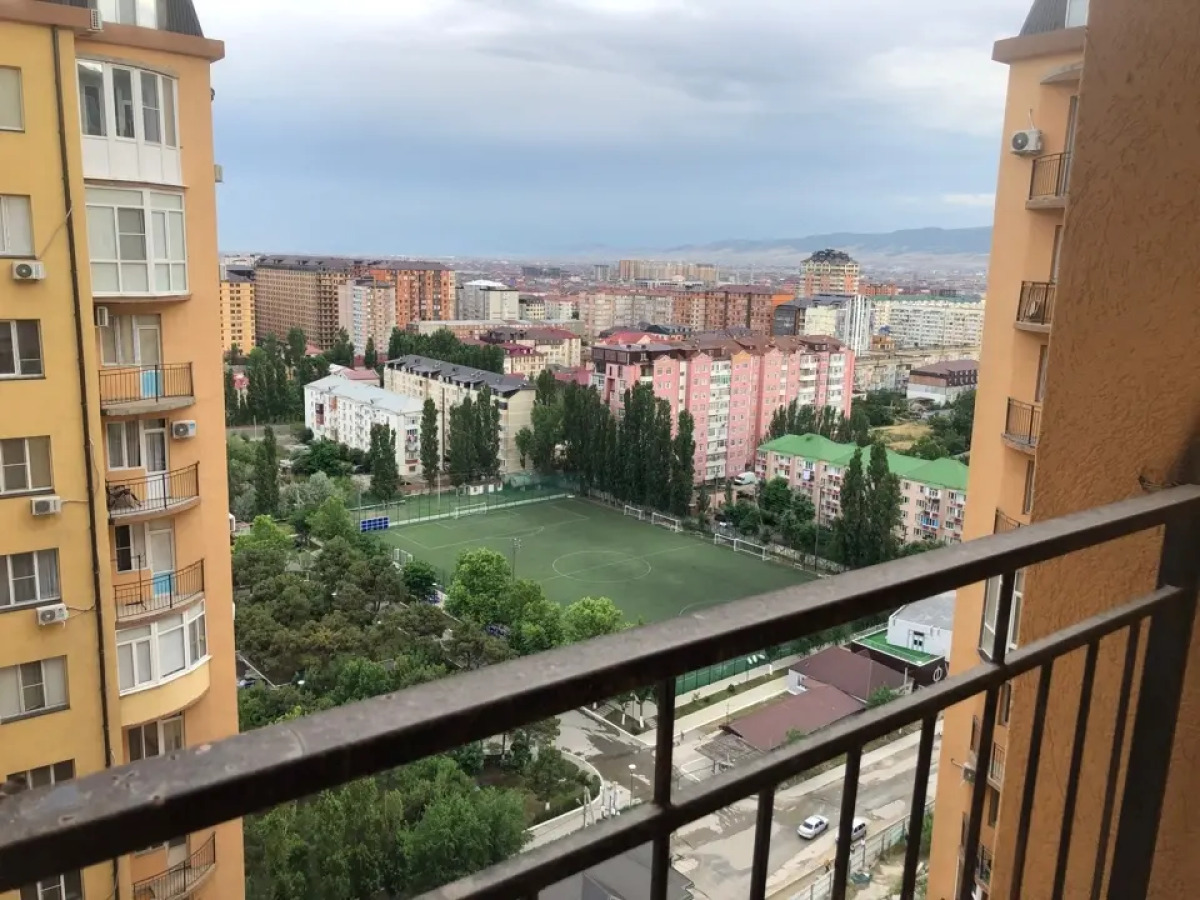 Апартаменты у моря с видом на город и горы