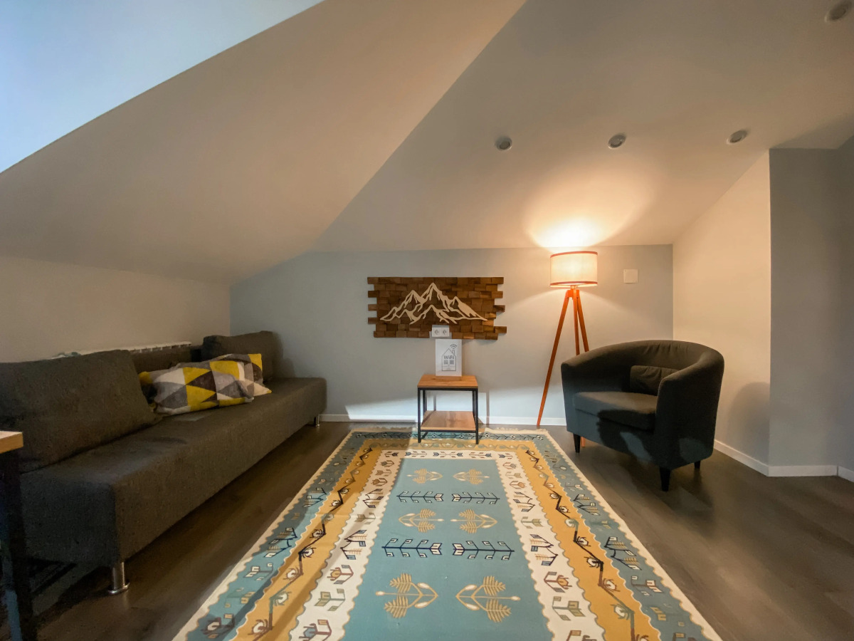 Студия с панорамным видом на озеро и горы