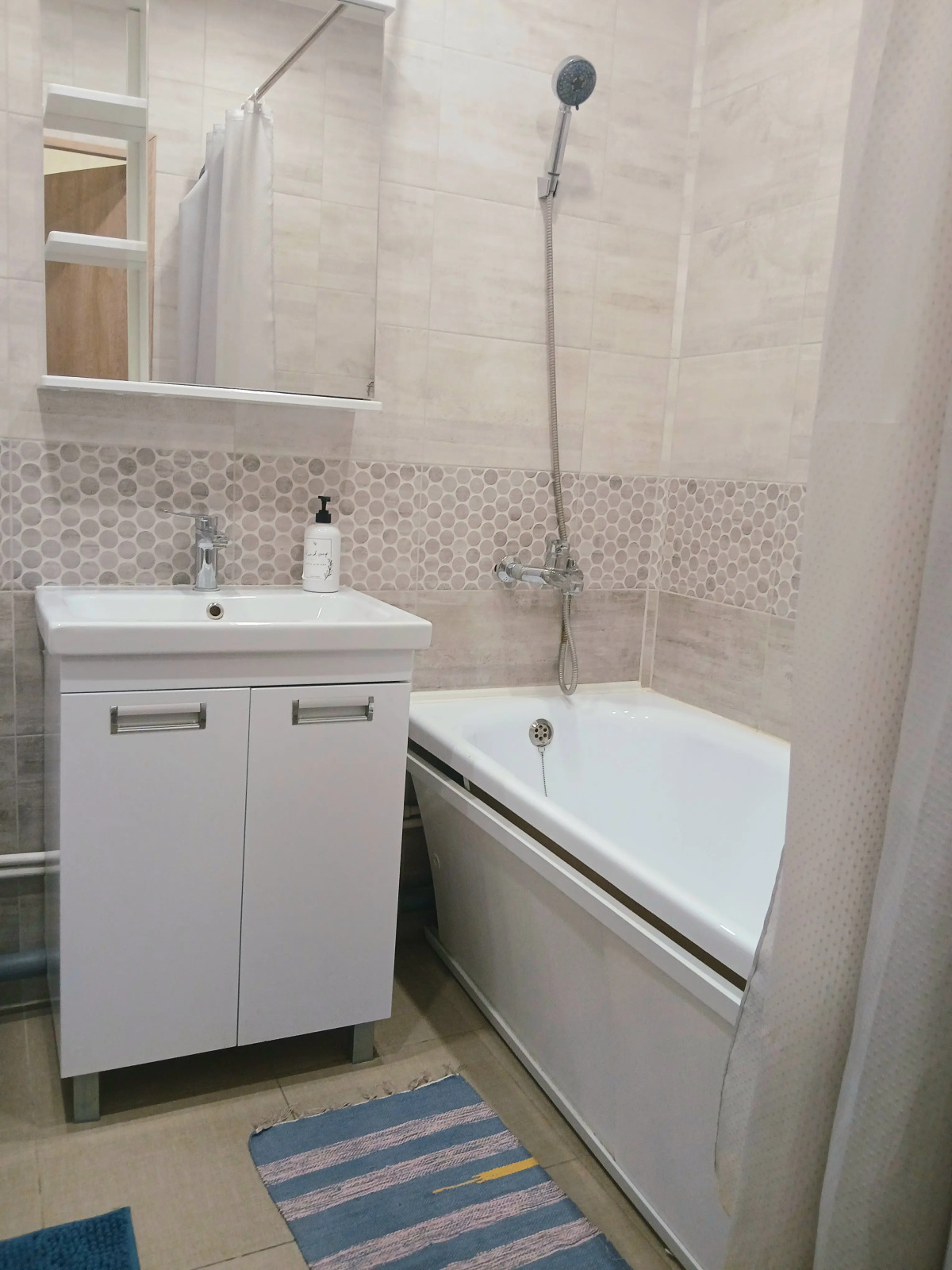 Апартаменты Димитрова, Вату., Придача