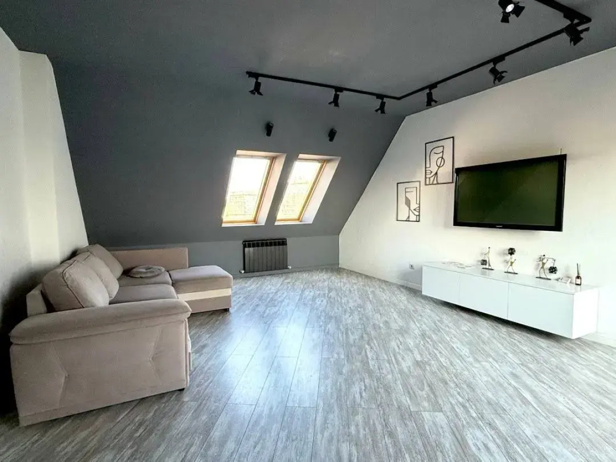 Квартира Неотель мансардная у Чернавского моста, Петровского сквера