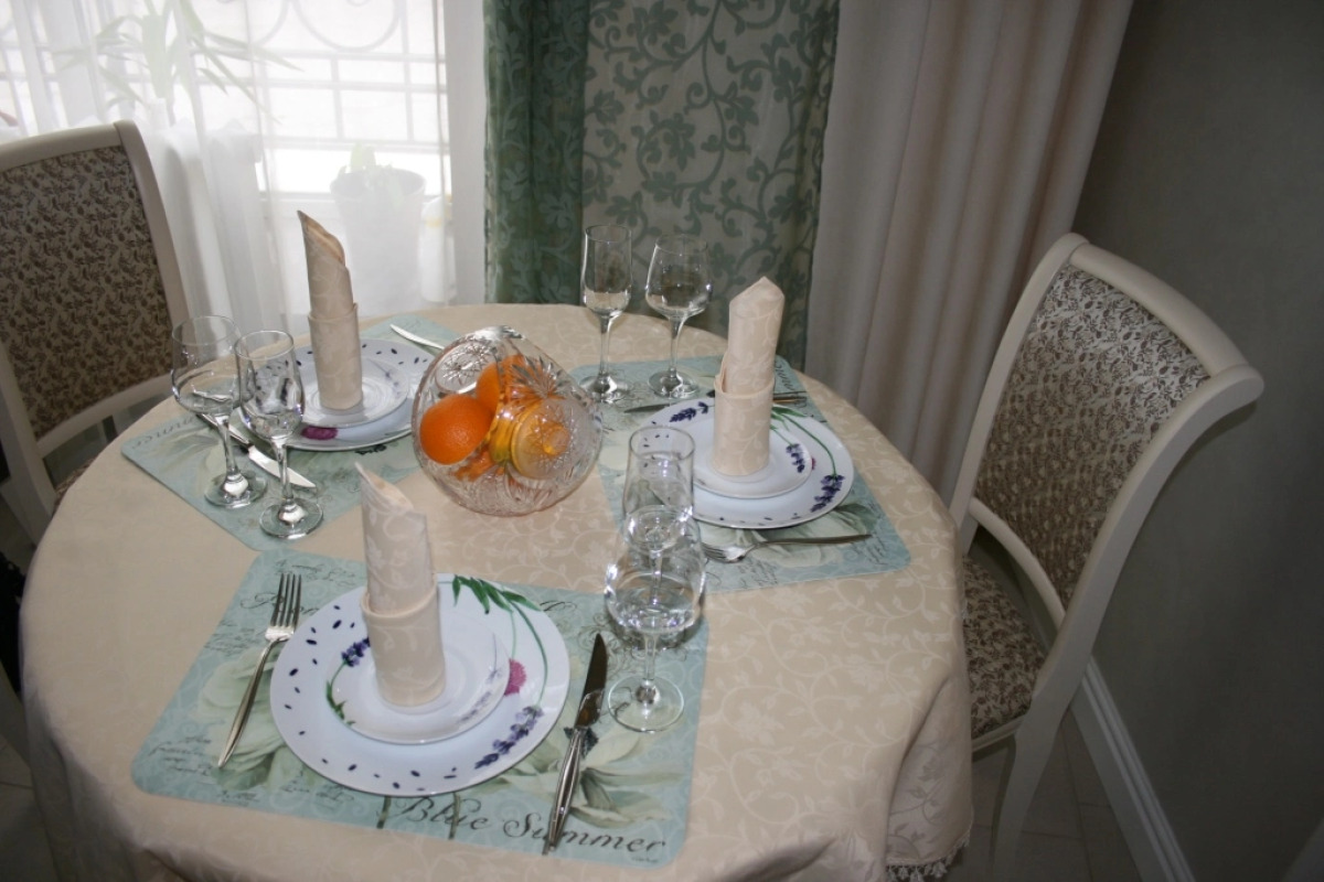 Меблированные комнаты  Серебряная лошадь